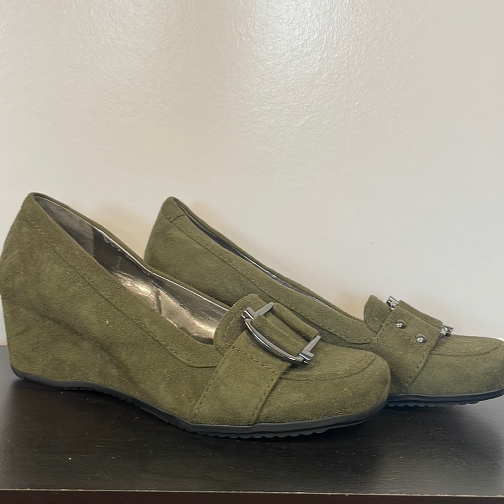 New Marc Fisher suede wedge loafers.  Perfect fall color. Great with jeans!